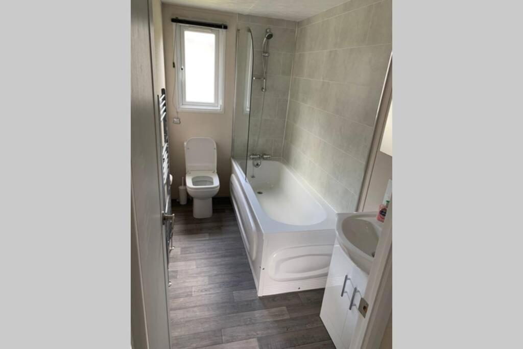 Nightingale Lodge With Hot Tub Barmby on the Moor Exterior foto